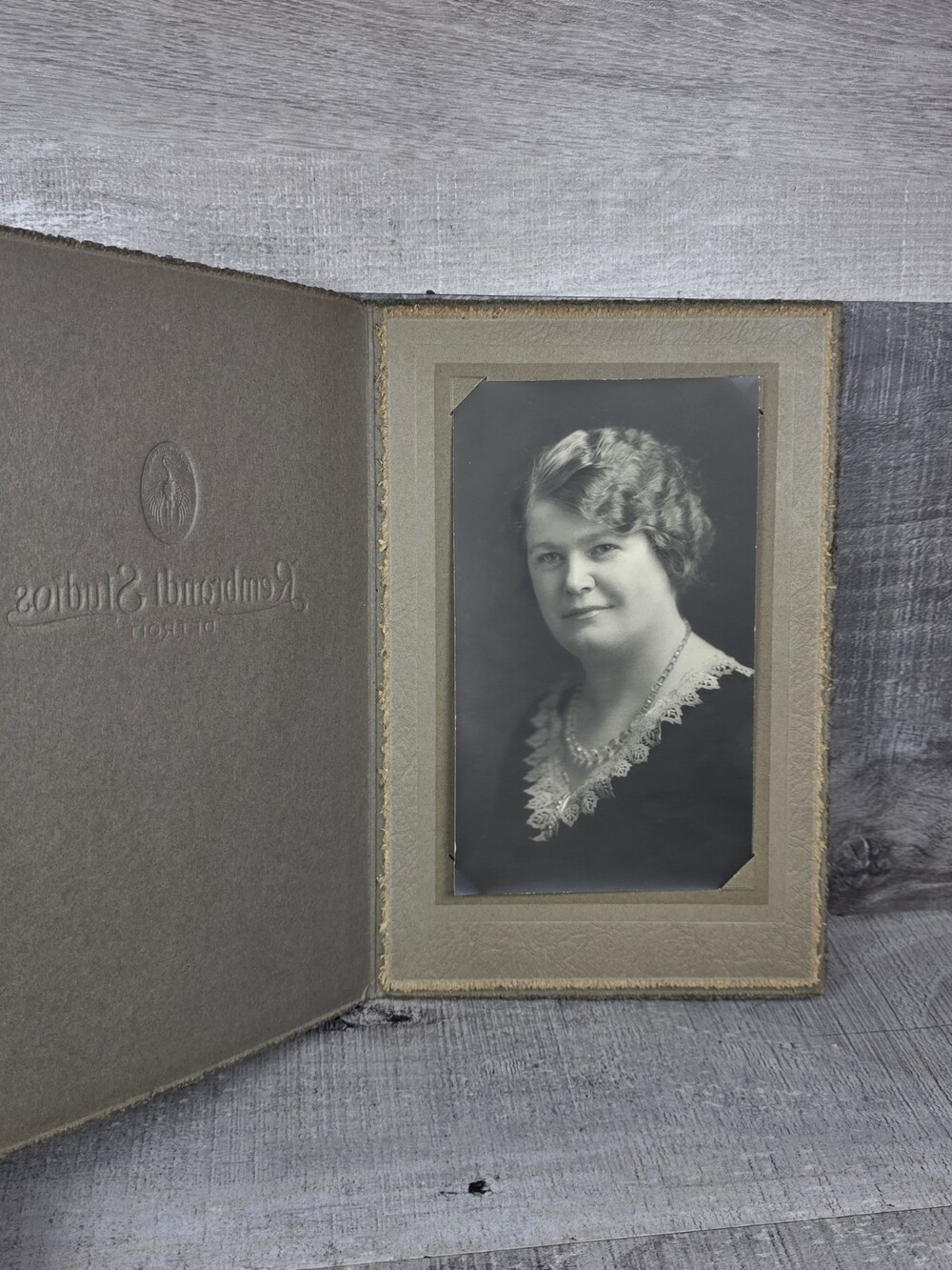 Rembrandt Studios Detroit Portrait Photograph Woman Art Deco Folder 197.18